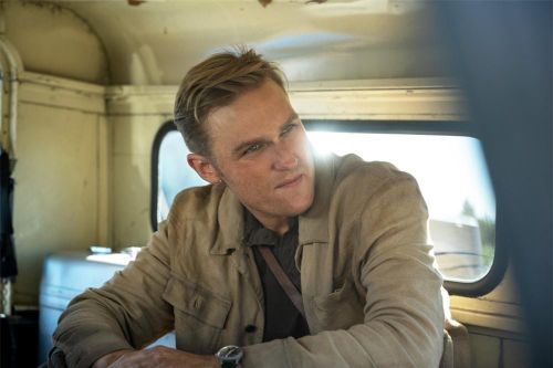 Nam chính phim kinh dị 'Night Swim' Wyatt Russell - trai đẹp có gia thế 'khủng' tại Hollywood