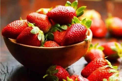 Khi rửa dâu, một số người cho thêm muối, một số cho thêm bột mì! Hướng dẫn bạn cách làm đúng, trứng côn trùng và thuốc trừ sâu hết sạch