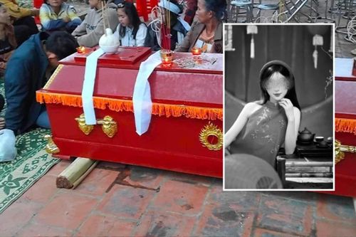Xót xa đám tang đẫm nước mắt của cô gái 21 tuổi bị sát hại ở Hà Nội