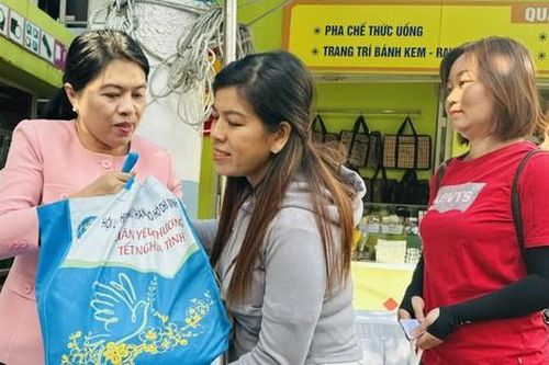 TPHCM: Gần 1.300 tỷ đồng chăm lo dịp Tết Giáp Thìn 2024