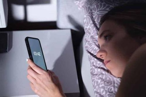 Đêm nào cũng tỉnh giấc cùng một giờ, cơ thể đang 'kêu cứu' gì?