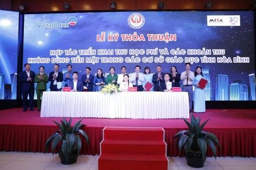 Hòa Bình: Triển khai thu học phí không dùng tiền mặt