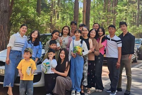 Xe dịch vụ hợp đồng du lịch 'vào mùa'