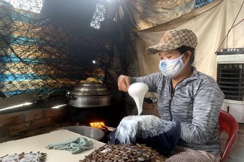 Về Ninh Hòa ăn bánh dây