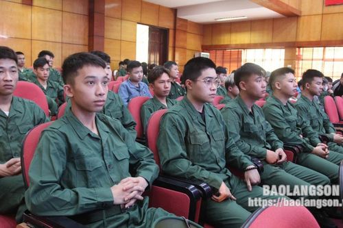 Thành phố Lạng Sơn: Gặp mặt thanh niên lên đường nhập ngũ