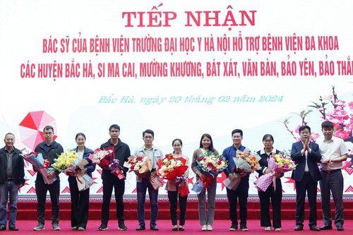 9 bác sĩ Bệnh viện Đại học Y Hà Nội hỗ trợ tỉnh Lào Cai