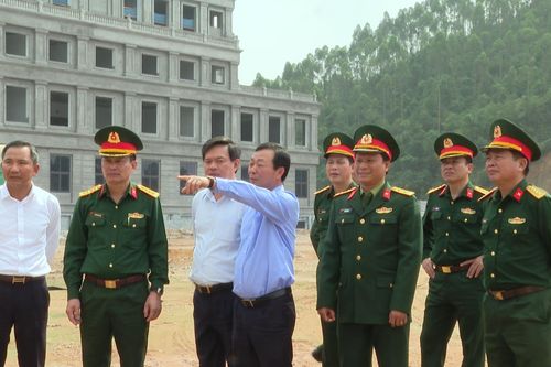 Chủ tịch UBND tỉnh Bùi Văn Quang kiểm tra các công trình quốc phòng