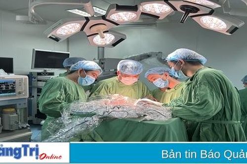 Bệnh viện Đa khoa tỉnh lần đầu phẫu thuật vi phẫu lấy u màng não thành công