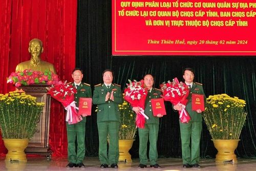 Công bố quyết định quy định phân loại tổ chức cơ quan quân sự địa phương