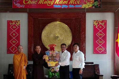 Khánh Hòa: Thường trực Ban Trị sự Phật giáo TP.Cam Ranh chúc xuân đến lãnh đạo thành phố