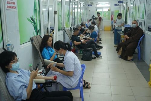 Đội tình nguyện viên máu sống Gia đình Phật tử Đà Nẵng hiến máu đầu xuân