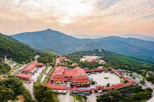 Chùa Ba Vàng: Danh thắng lưng chừng núi Thành Đẳng
