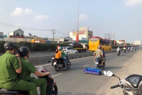 Phường Thạnh Xuân, Quận 12: Ra quân hút đinh và xóa quảng cáo trái phép