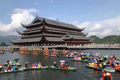 Đầu năm Giáp Thìn, doanh nghiệp tung loạt tour du lịch tâm linh giá rẻ hút khách