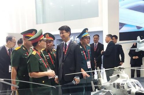 Đoàn đại biểu Bộ Quốc phòng Việt Nam tham dự Triển lãm Hàng không Singapore Airshow
