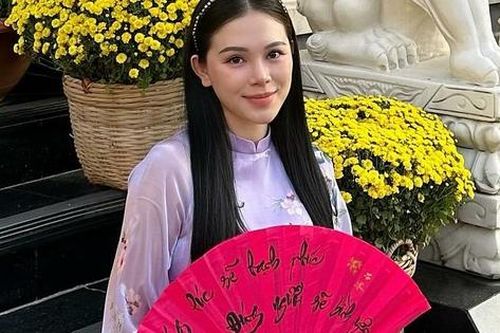 Mặt mộc của 'nàng dâu hào môn' Linh Rin