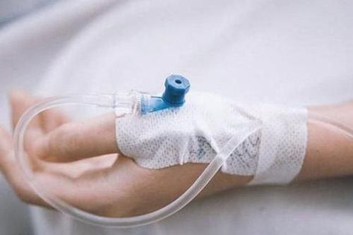 Tự ý truyền đạm tại nhà, người phụ nữ gặp biến chứng nguy hiểm