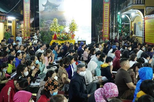 Hàng nghìn phật tử dự lễ cầu an tại chùa Phúc Khánh