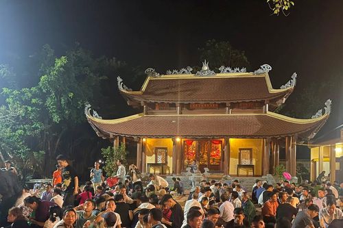 Phú Thọ: Đi lễ hội 'Linh tinh tình phộc' không được xem lễ Mật, miếu Trò Trám vẫn tấp nập người