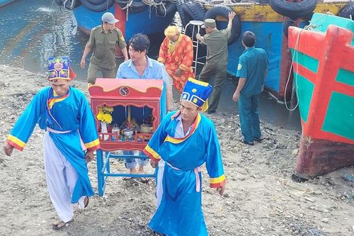 Mở biển đầu năm: Khát vọng vươn khơi của ngư dân