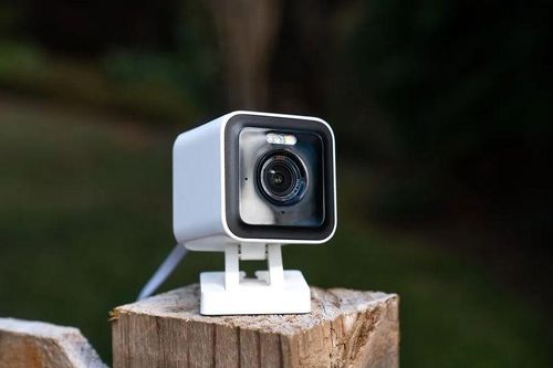Bỗng dưng nhìn được camera trong nhà người khác
