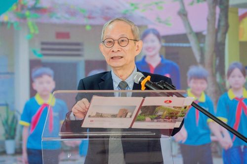 Hiệu trưởng tài trợ 100 tỷ đồng xây trường tại huyện biên giới