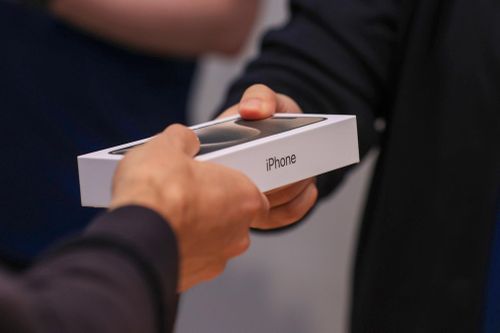 Mua iPhone giả của Trung Quốc để lừa Apple bảo hành, lời 3 triệu USD