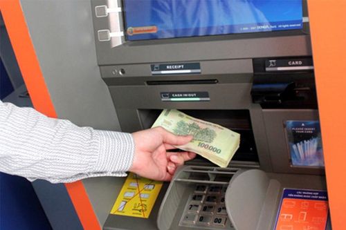 Khoảng 64% số người hưởng nhận chế độ BHXH, trợ cấp không dùng tiền mặt