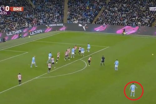 Guardiola ngồi sụp xuống sân, CĐV kêu trời vì cú đá phạt 'tệ nhất mọi thời đại' của sao đẳng cấp thế giới Man City