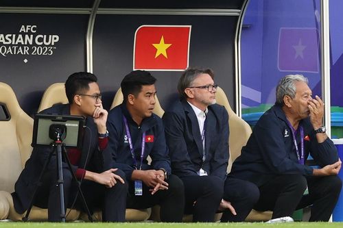 Việt Nam gặp Indonesia: Chờ HLV Troussier thay đổi
