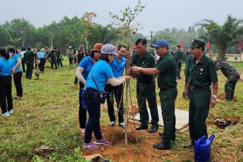 Ra quân trồng cây đầu năm tại di tích Gò Hà