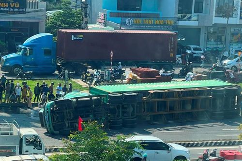 Giữa đường gặp nạn