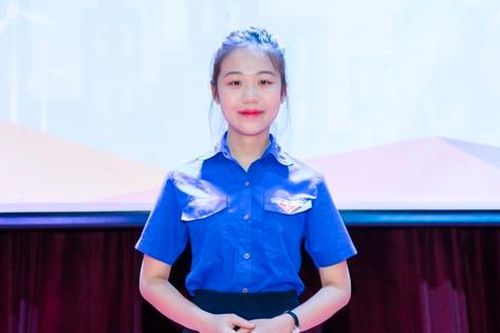 Nữ đoàn viên 'gây sốt' vì tình nguyện nhập ngũ