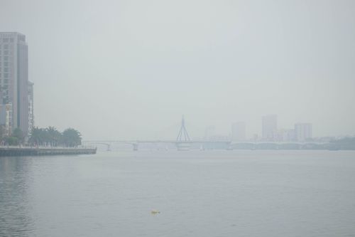 Phố phường Đà Nẵng 'chìm' trong sương mù