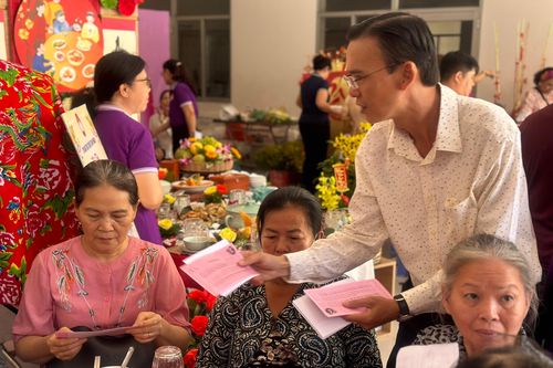 TPHCM chi gần 1.300 tỷ đồng chăm lo Tết Giáp Thìn cho người dân