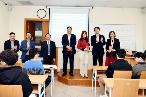 Nhiều trường đại học lì xì sinh viên khi trở lại giảng đường học tập
