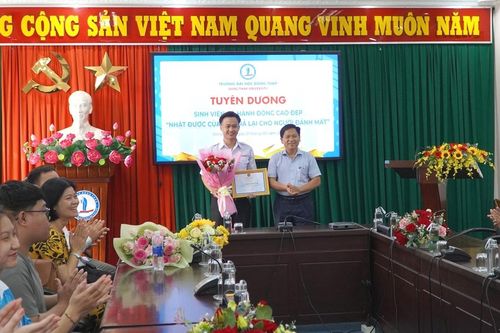 Trường ĐH Đồng Tháp khen thưởng SV nhặt được hàng chục triệu trả lại người mất