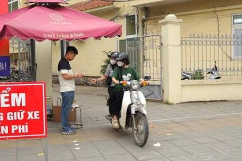 Hà Nội: Mô hình điểm trông xe miễn phí tại chùa Hà cần được nhân rộng