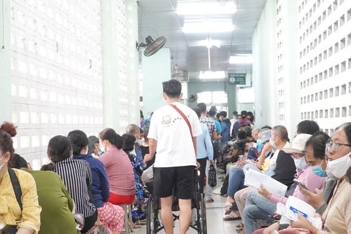 Nhiều cơ sở y tế từ chối nhận hoa, quà mừng ngày Thầy thuốc