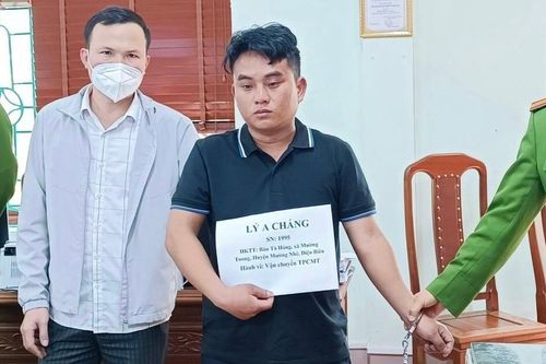 Bắt đối tượng vận chuyển trái phép 8 bánh heroin