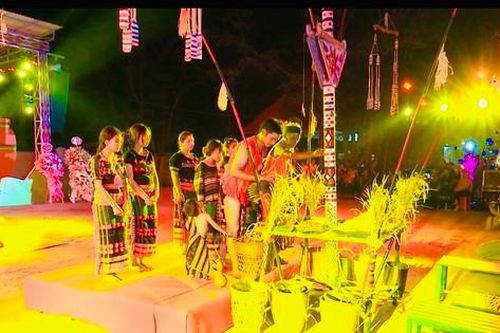Thi giã gạo, nhắm mắt đập heo ở Hội Xuân Liêng Nung