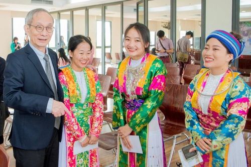 Thầy giáo ở Hà Nội chi 100 tỉ đồng xây trường tặng học sinh Hà Giang