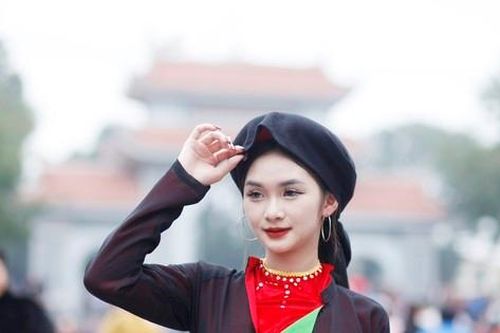 Ngắm nhan sắc chị hai quan họ tại hội Lim