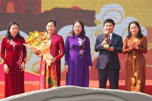Phó Chủ tịch nước Võ Thị Ánh Xuân dự lễ khai hội chùa Tam Chúc