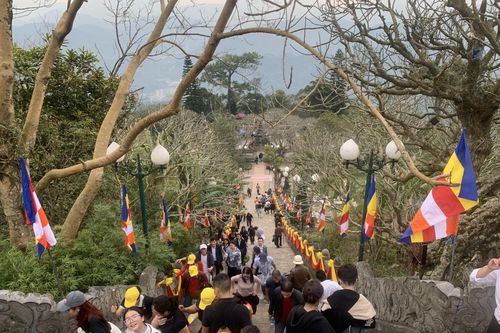 Đầu xuân hành hương về miền non thiêng Yên Tử