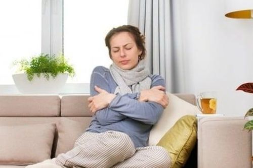 Cảm giác ớn lạnh trong kỳ kinh nguyệt là hiện tượng gì, nguy hiểm không?