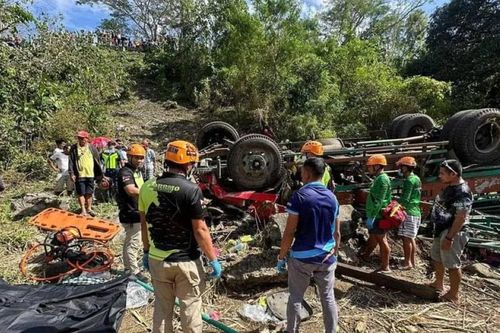 Philippines: Xe tải mất lái, lao xuống vực làm 14 người thiệt mạng
