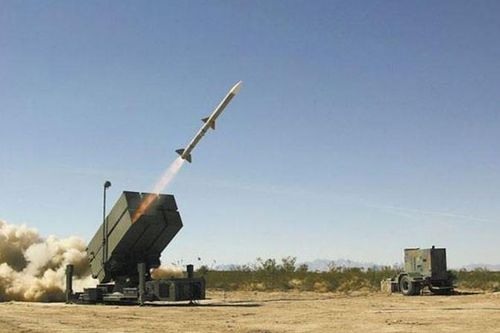 Lầu Năm Góc lý giải vì sao AIM-120 'không phù hợp để chống tên lửa hành trình'