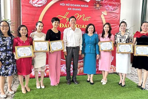 Hội Nữ doanh nhân An Giang họp mặt đầu Xuân Giáp Thìn 2024