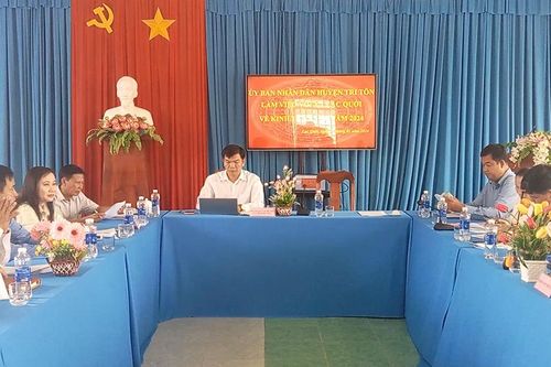 Chủ tịch UBND huyện Tri Tôn làm việc về kinh tế - xã hội với xã Lạc Quới